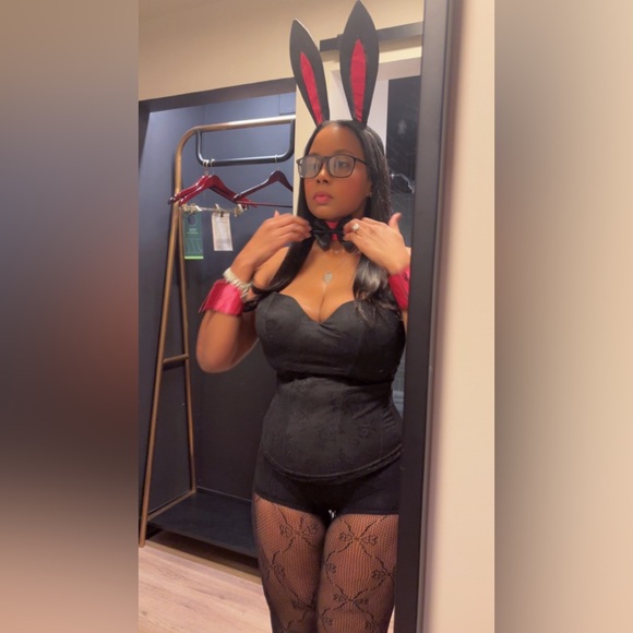 Like this to be notified of my live share shows 💕 - Picture 4 of 16